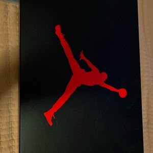 Jordan Air Retro Box in Black and Red